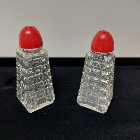 Vintage* 40s  Cut Crystal Salt and Pepoer Shakers - Picture 1 of 8
